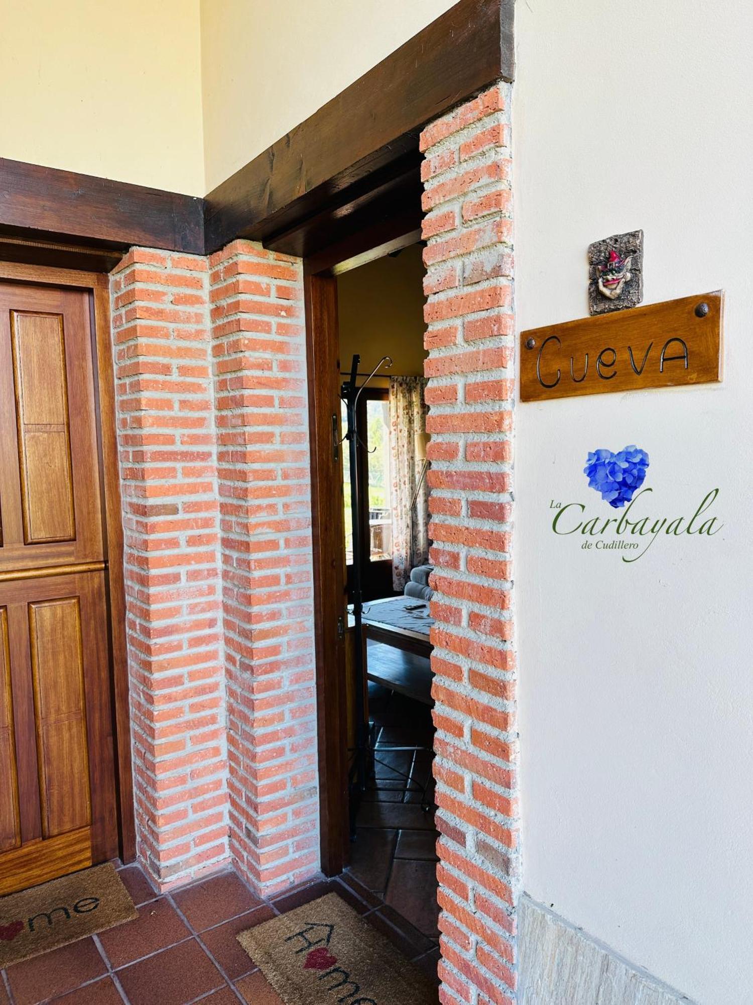 Apartamentos Rurales La Carbayala Ovinana  ภายนอก รูปภาพ