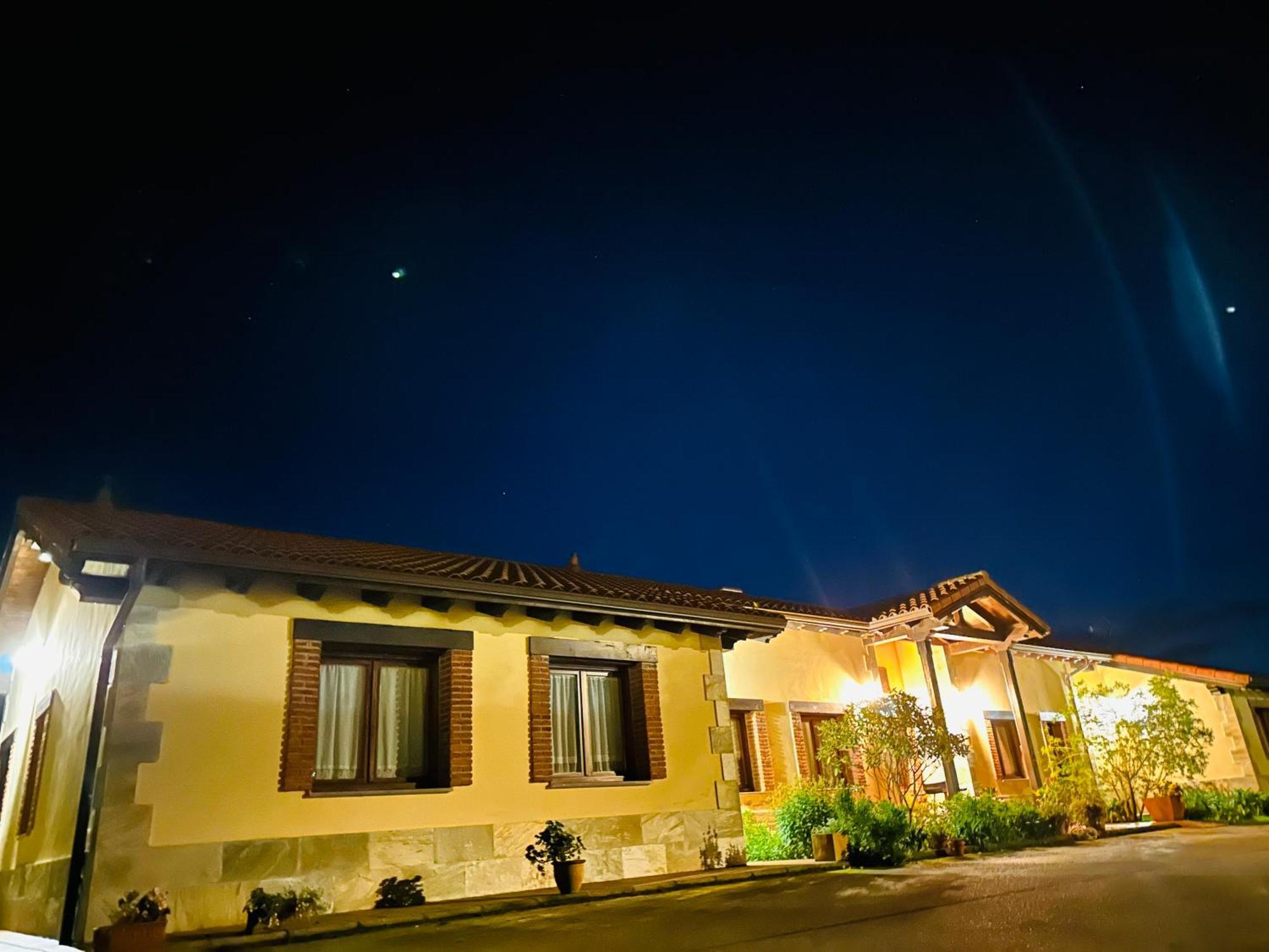 Apartamentos Rurales La Carbayala Ovinana  ภายนอก รูปภาพ