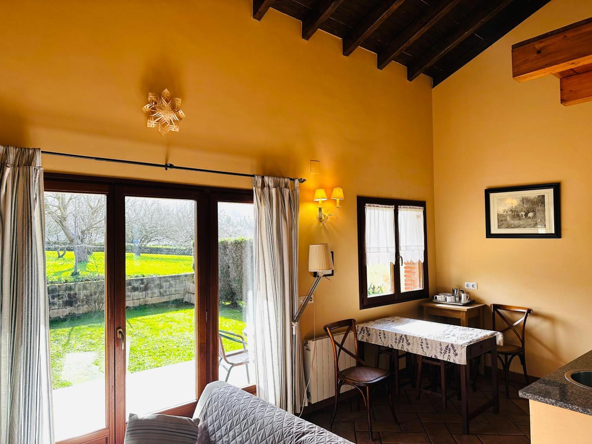 Apartamentos Rurales La Carbayala Ovinana  ภายนอก รูปภาพ