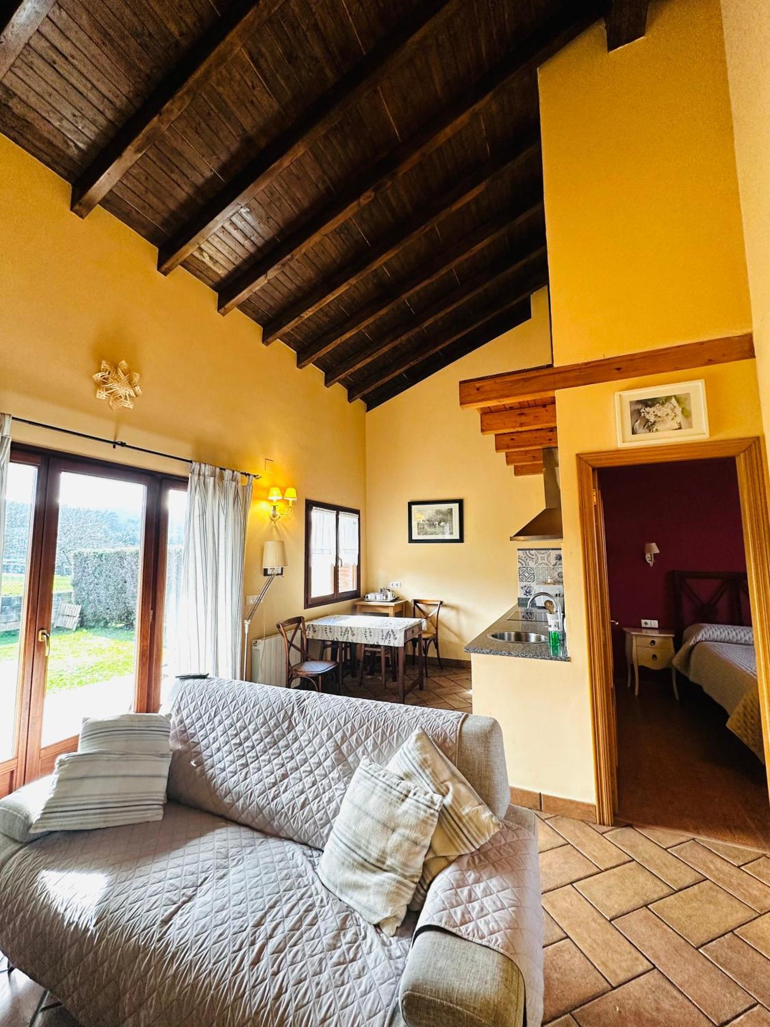 Apartamentos Rurales La Carbayala Ovinana  ภายนอก รูปภาพ