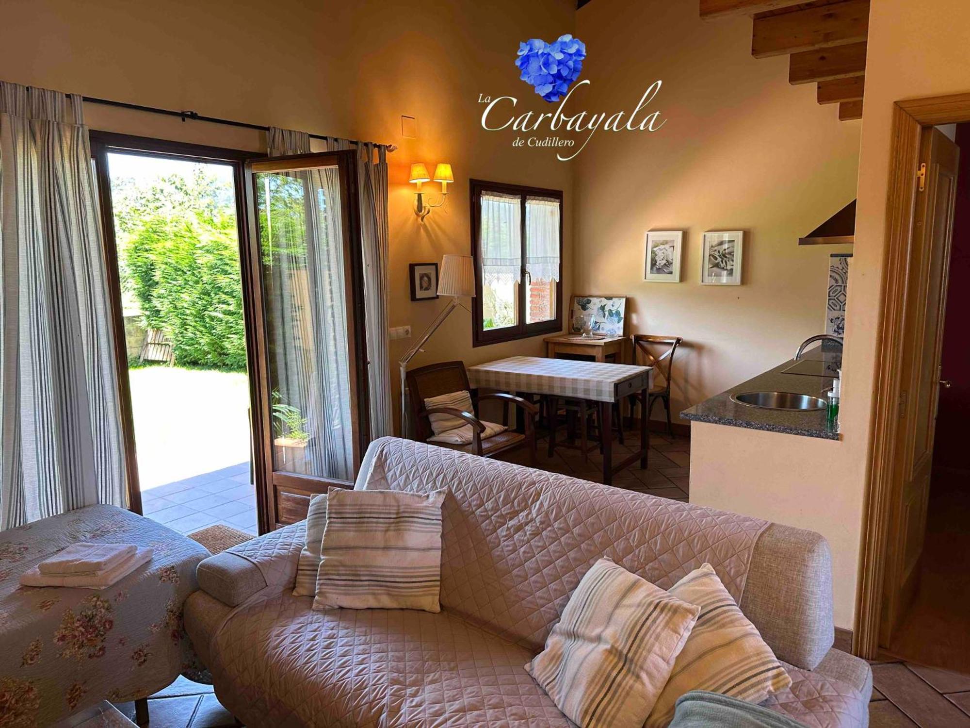 Apartamentos Rurales La Carbayala Ovinana  ภายนอก รูปภาพ